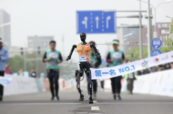 熊猫配资 一线创投人谈机器人马拉松：供应链待成熟，赛事有望促进行业快速迭代