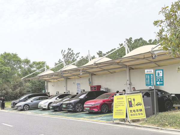 易投配资 “五一”高速公路新能源车充电量创新高